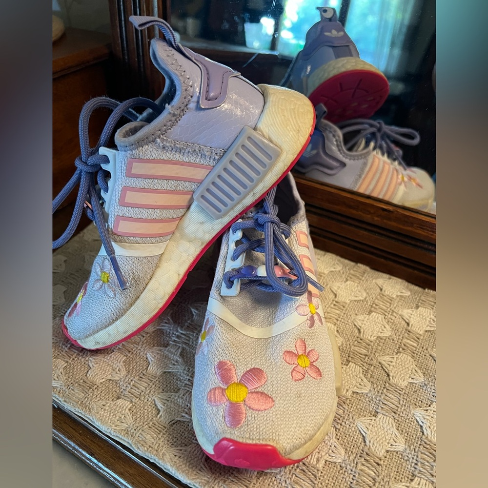 ADIDAS x Disney Pixar Monster's Inc. Boo NM R1 Embroidered Floral Sneakers Sz 11
